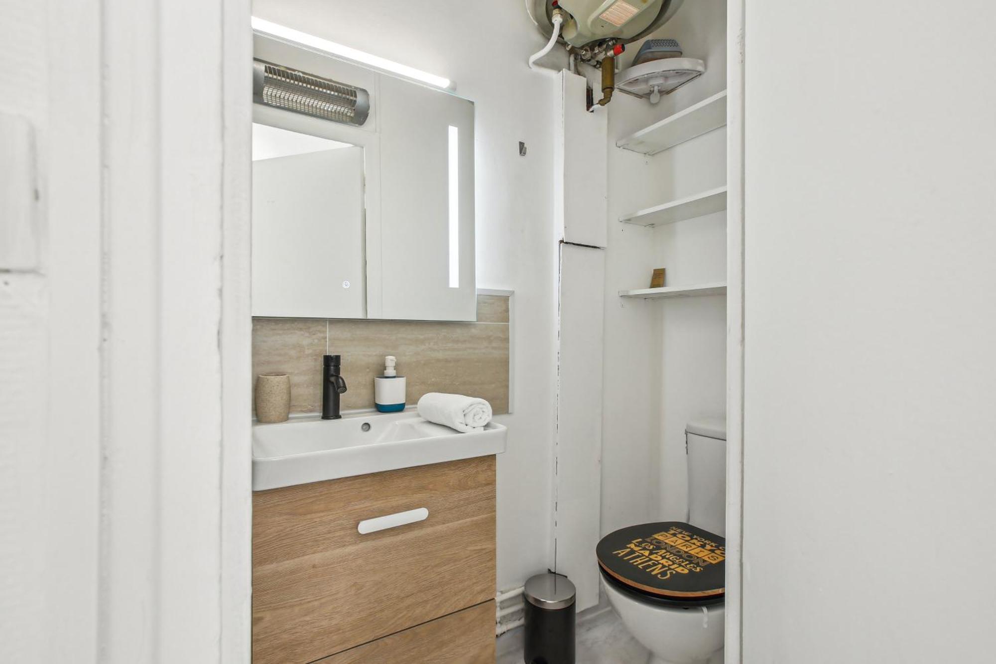 Chic And Comfortable Apart Paris Exterior photo